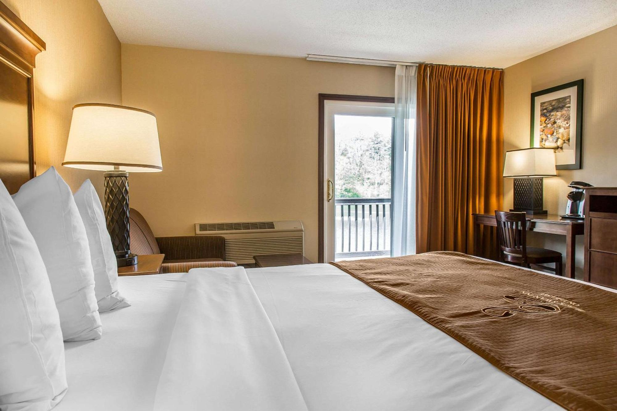 The Black Swan Lee - Lenox, Ascend Hotel Collection المظهر الخارجي الصورة